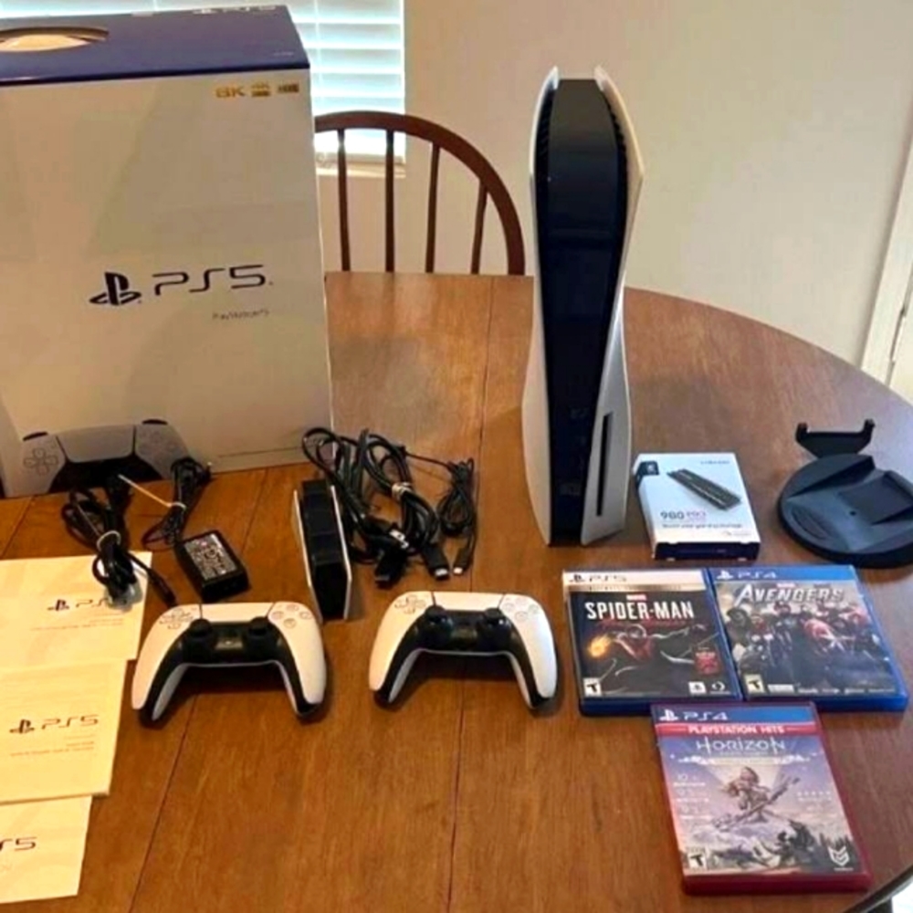 Playstation 5 with ganes